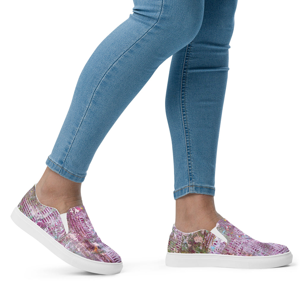 Womyn’s Slip On- Weave Berry